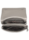 Bandolera gris casual de mujer con textura geométrica en relieve, diseño moderno y sofisticado.