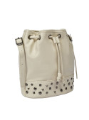 Cartera femenina con base decorada en formas geométricas metálicas.
