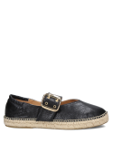 Cuero negro con hebilla dorada en alpargata femenina, suela de yute, estilo casual sofisticado.