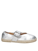 Alpargata de cuero para mujer con diseño moderno, mezcla de estilo clásico y contemporáneo.
