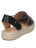 Alpargata femenina de cuero negro con suela de yute trenzada, perfecta para clima cálido y eventos informales.