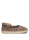 Alpargata de cuero animal print leopardo, estilo casual chic para mujer, hebilla dorada y suela natural.