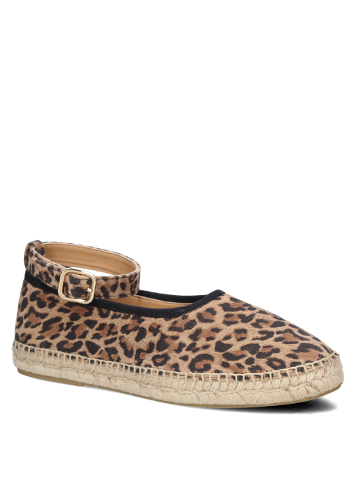 Zapato casual de cuero para mujer, diseño leopardo con suela de yute y detalle de hebilla dorada.