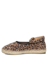 Alpargata de cuero leopardo para mujer, estampado café y negro, estilo casual con tira ajustable en tobillo.