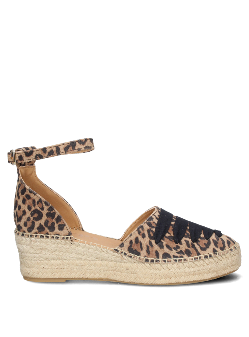 Alpargata de mujer con estampado leopardo en cuero, cierre de hebilla y diseño sofisticado.