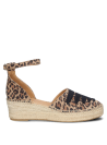 Estilo casual con alpargata de cuero animal print, mezcla de tonos marrones y negros en cuña veraniega.