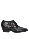 Calzado vaquero femenino en cuero negro con diseño estilizado y detalles metálicos, versátil para ocasiones urbanas.