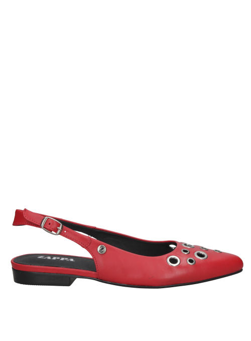 Zapato de mujer en cuero rojo, estilo casual, ideal para look punk chic.
