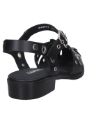 zapato de cuero negro con ojales metálicos, perfecto para un look rockero y versátil.
