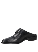 Zapato mule negro de cuero reptil para mujer con hebilla plateada, estilo casual y sofisticado.