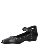 Zapato de cuero negro para mujer con tachuelas metálicas, estilo punk chic, ideal para ocasiones casuales elegantes.