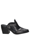 Calzado femenino vaquero en cuero negro, con acabado exótico y detalles atrevidos para un look chic.