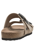 Sandalia taupe de cuero suave con hebillas oscuras, ideal para mujer en estilo casual.