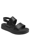 Sandalia de mujer en cuero negro, ideal para atuendos normcore.