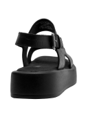 Sandalia casual de cuero negro con diseño minimalista y moderno.