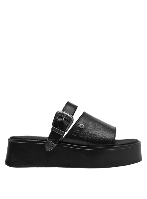 Sandalia de cuero negro con textura sofisticada y detalles metálicos para mujer.