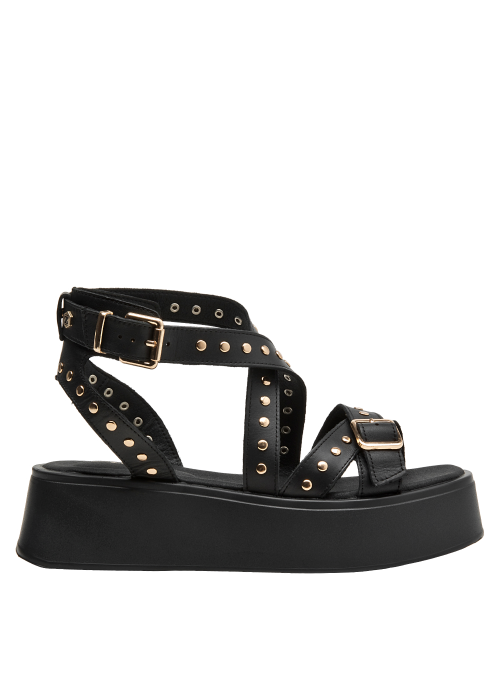 Sandalia de mujer en cuero negro, plataforma cómoda, tiras con apliques dorados, versátil y moderna.