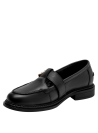 Mocasín de cuero negro para mujer con hebilla dorada, estilo casual y diseño clásico.