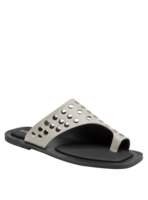 Sandalia casual beige de cuero, diseño minimalista para mujer, ideal con vestidos midi o jeans.