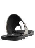 Sandalia de cuero beige con forro de microfibra suave, diseño versátil para combinar con tonos neutros.