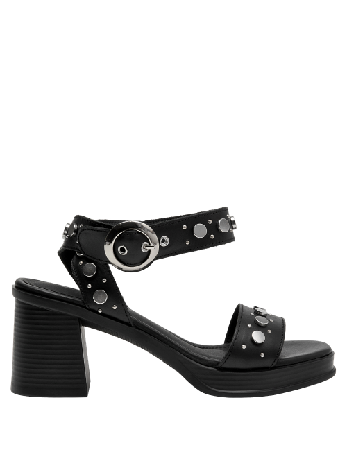 Sandalia negra de cuero, perfecta para combinar con vestidos y jeans.