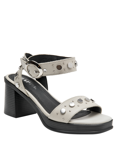 Sandalia beige versátil, ideal para combinar con jeans o falda midi.