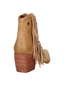 Botín camel de cuero para mujer, versátil para combinar con jeans o vestidos.