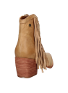 Botín camel de cuero para mujer, versátil para combinar con jeans o vestidos.