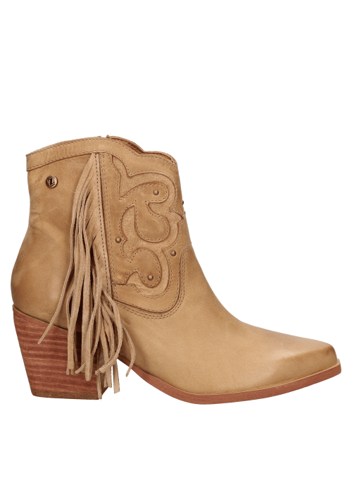 Calzado vaquero camel para mujer en cuero, ideal para oficina o salidas casuales.