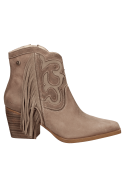 Botín taupe de cuero para mujer, combinando estilo vaquero y confort en cada pisada.