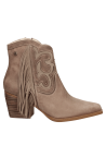 Botín taupe de cuero para mujer, combinando estilo vaquero y confort en cada pisada.