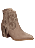 Elegante botín vaquero taupe de cuero, perfecto para ocasiones semi-formales y urbanas.