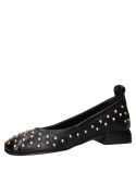 Ballerina negra de cuero con diseño slip-on, punta redonda y taco bloque de 5 cm, ideal para uso casual.