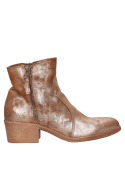 Botín de cuero camel para mujer, diseño versátil con taco bloque, ideal para jeans o falda midi.