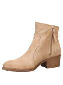 Botín de cuero beige para mujer, estilo casual, con acabado liso y costuras discretas.