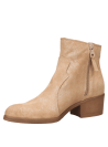 Botín de cuero beige para mujer, estilo casual, con acabado liso y costuras discretas.