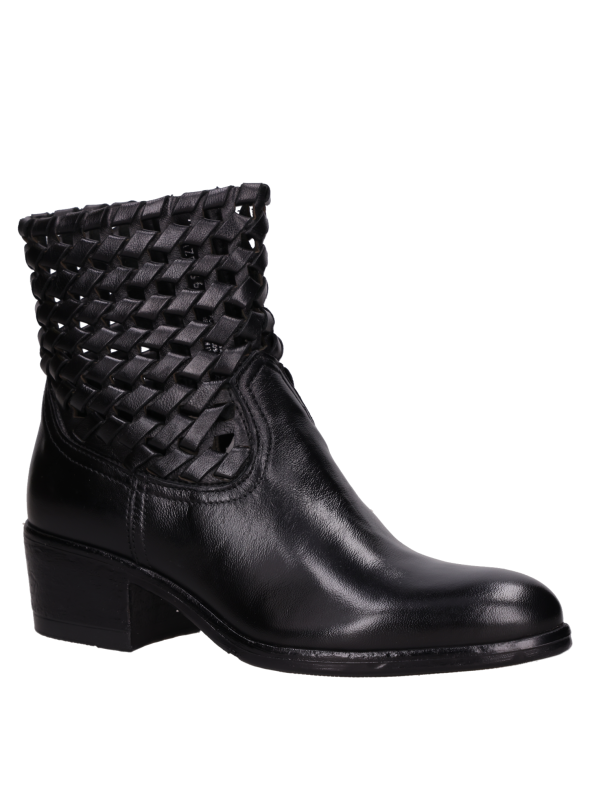 Botín urbano de cuero negro, silueta adaptable para estilos casuales y pulidos.