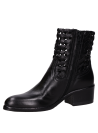 Botín negro de cuero con caña al tobillo y taco bloque, ideal para looks casuales y urbanos.