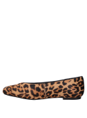 Diseño sin cordones en cuero animal print con forro sintético PU suave.