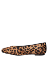 Diseño sin cordones en cuero animal print con forro sintético PU suave.