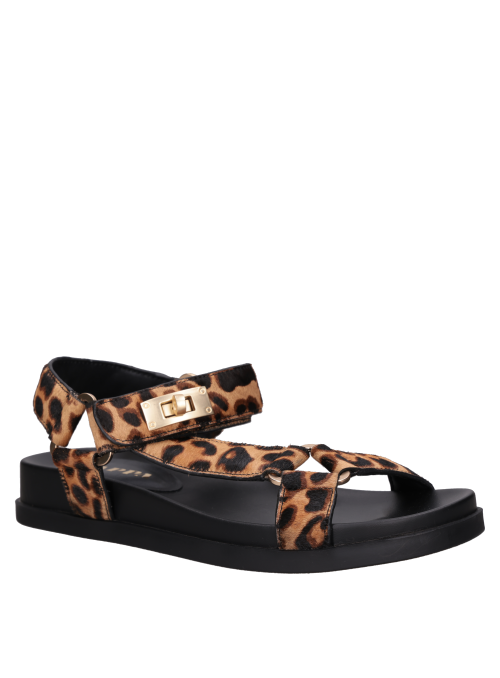 Cuero animal print en sandalia plana de mujer, estilo minimalista para un toque casual y ligero.