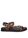 Sandalia de cuero animal print con sutil taco de 3 cm, perfecta para combinar con jeans o falda.