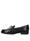 Detalle del empeine limpio y estructurado de mocasín negro de cuero, ideal para múltiples ocasiones.