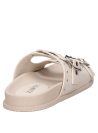 Sandalia beige femenina de taco plano, perfecta para un paso natural.