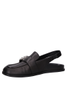 Zapato plano de cuero negro para mujer, diseño minimalista con punta redonda y taco de 3 cm.
