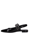 Elegante ballerina de mujer en charol negro para looks casual-chic.
