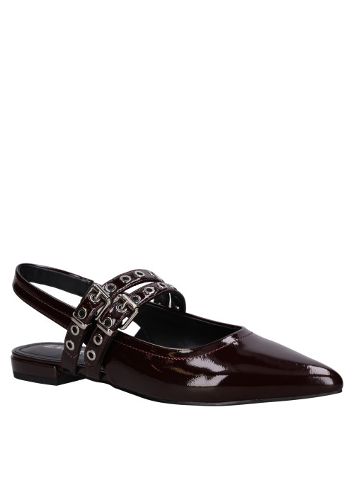 Ballerina de cuero burdeo, diseño elegante y moderno con detalles que realzan el color.