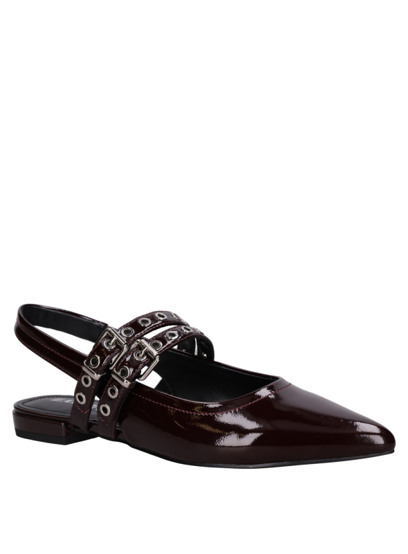 Ballerina de cuero burdeo, diseño elegante y moderno con detalles que realzan el color.