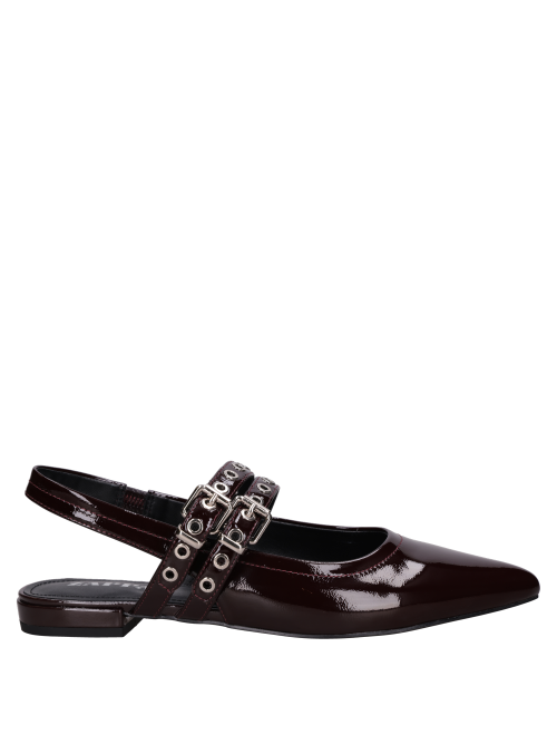 Ballerina de cuero burdeo, diseño elegante y moderno con detalles que realzan el color.