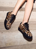 	Zapatilla Cuero Mujer